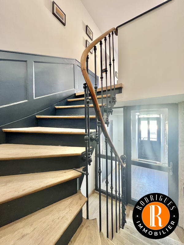 Maison - 372 m² - 12 pièces