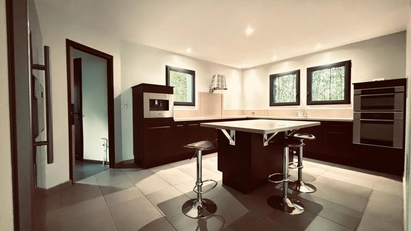 Maison d'architecte - 230 m² - 8 pièces