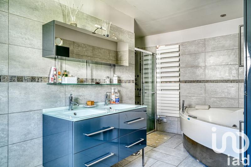 Maison - 183 m² - 7 pièces