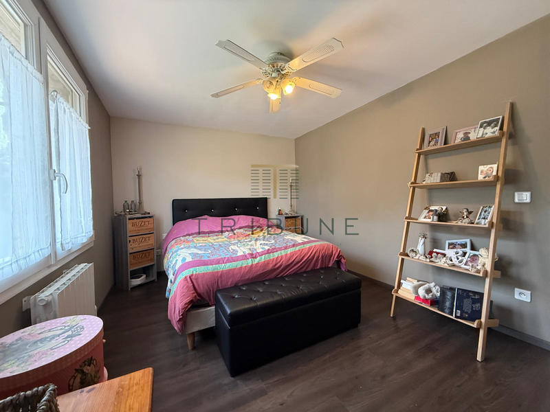 Maison - 235 m² - 8 pièces