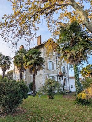 Maison - 284 m² - 13 pièces