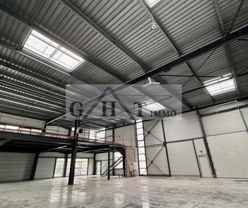 Entrepôt - 850 m²
