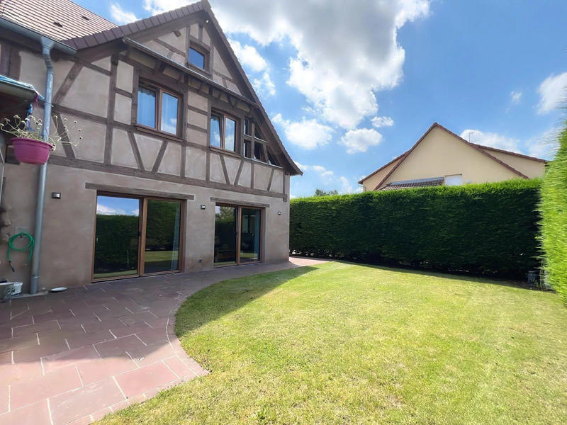 Maison - 240 m² - 9 pièces