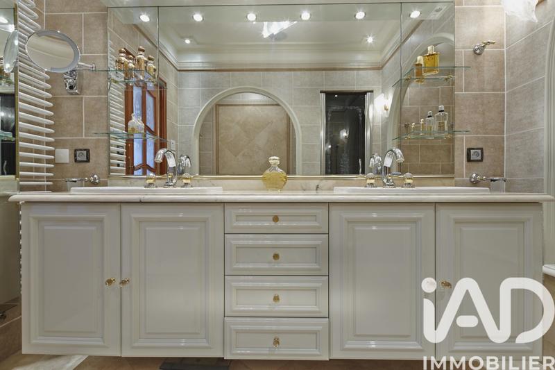 Maison - 296 m² - 10 pièces