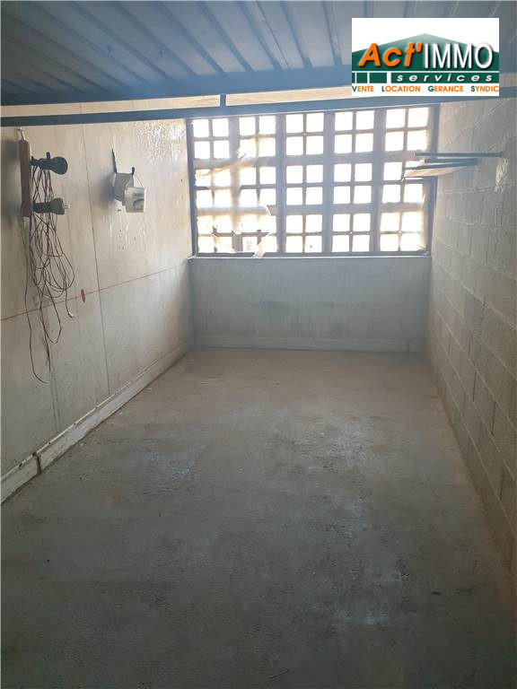 Parking / Garage - 14 m²