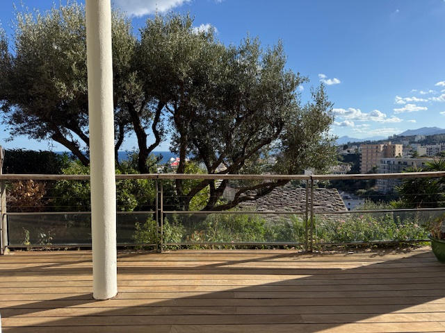 Duplex - 164 m² - 5 pièces