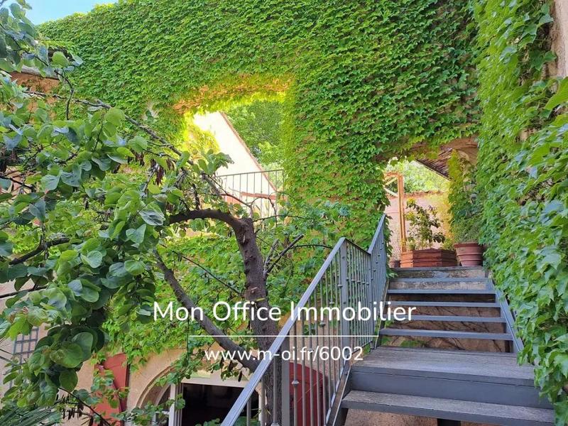 Maison de maîtres - 350 m² - 9 pièces