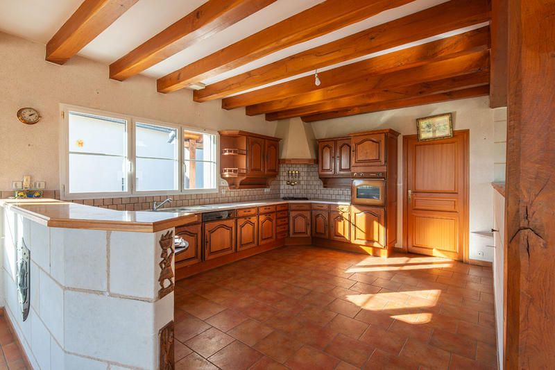 Maison - 216 m² - 6 pièces