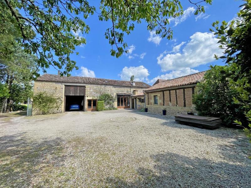Maison en pierre - 232 m² - 7 pièces