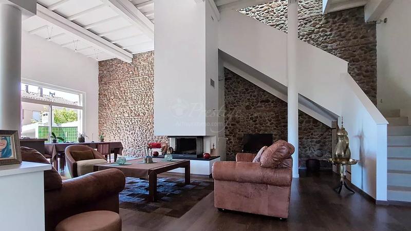 Maison - 214 m² - 6 pièces