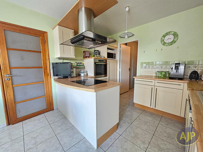 Maison - 240 m² - 6 pièces