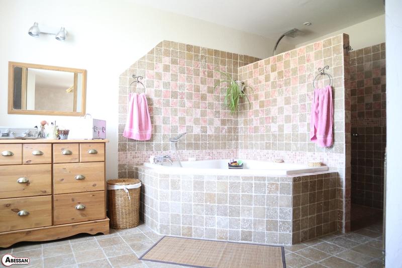 Maison - 220 m² - 7 pièces