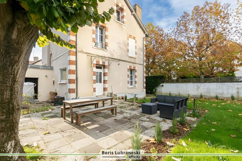 Maison - 206 m² - 7 pièces