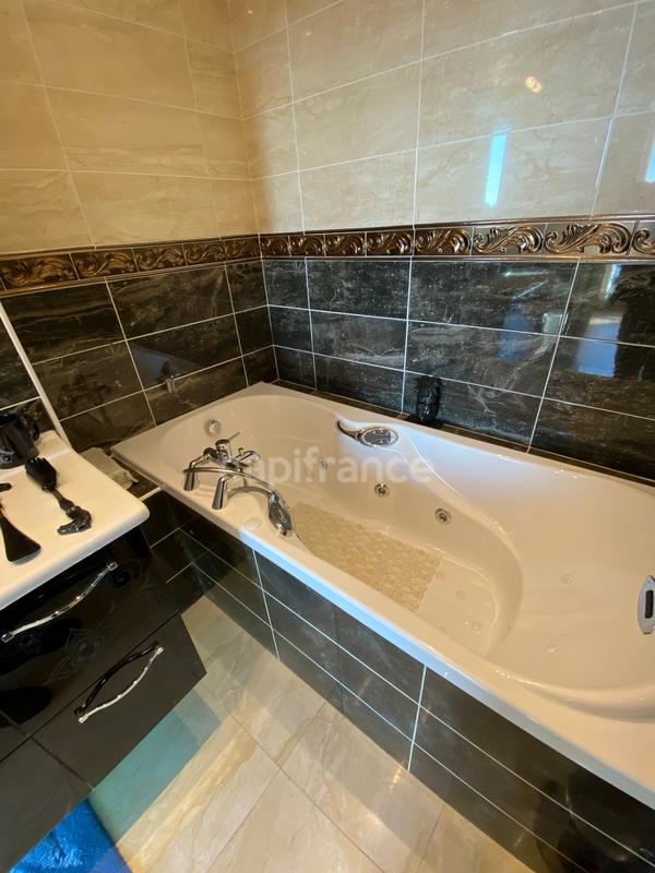 Appartement - 132 m² - 5 pièces