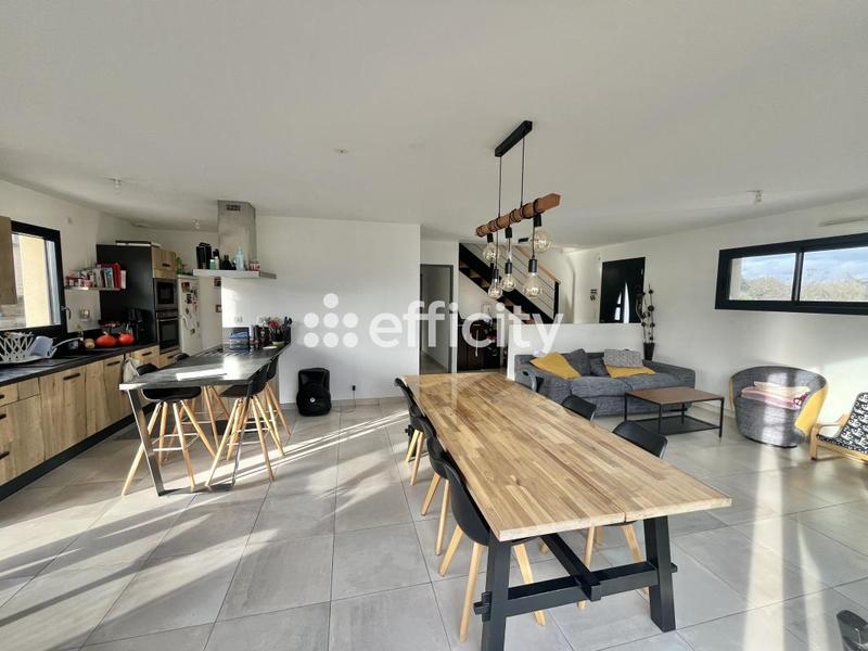 Maison - 121 m² - 7 pièces