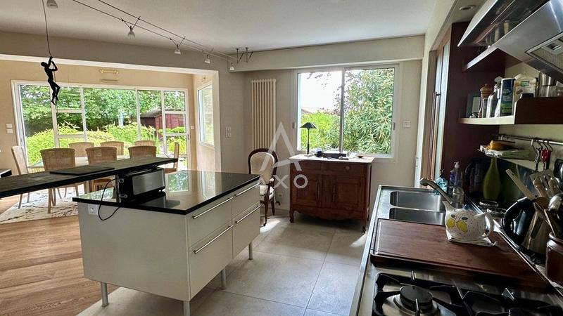 Maison - 233 m² - 7 pièces