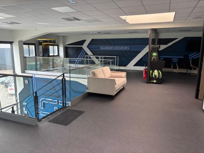 Local d'activité / Entrepôt - 858 m²