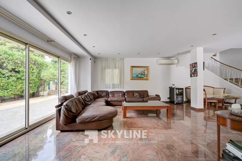 Villa - 285 m² - 9 pièces