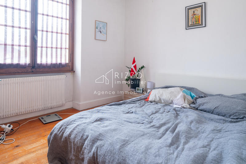 Maison - 260 m² - 9 pièces