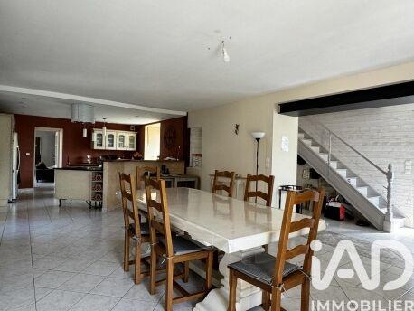 Maison - 277 m² - 6 pièces