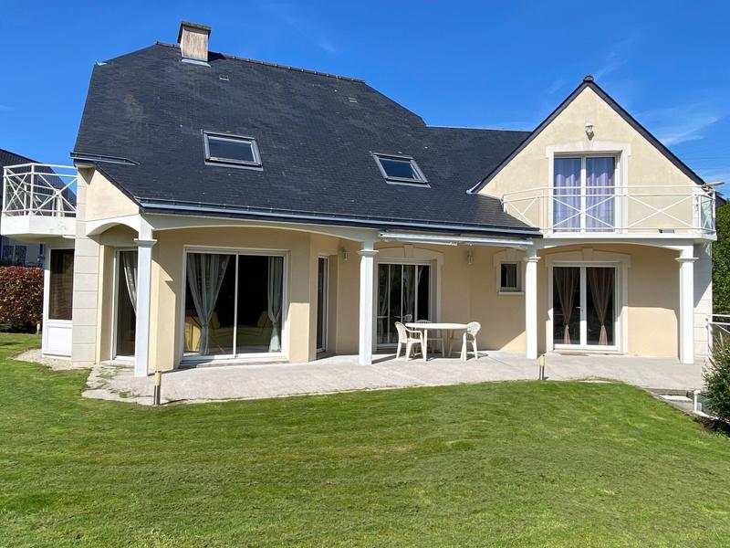 Maison contemporaine - 190 m² - 8 pièces