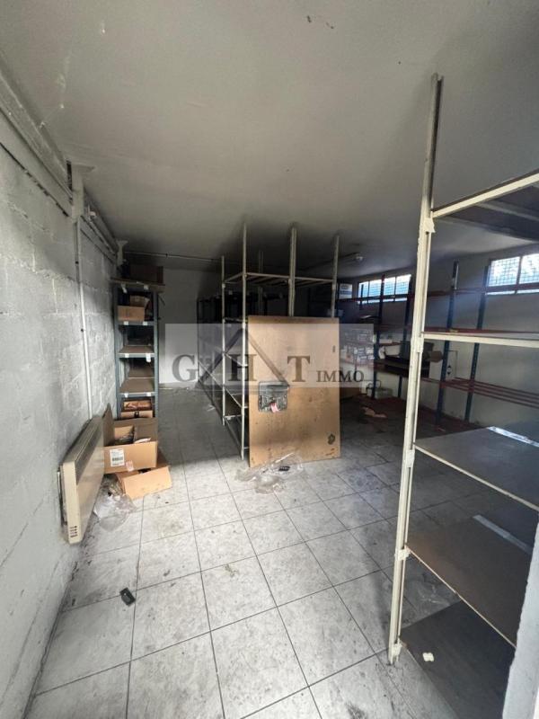 Entrepôt - 4 970 m²