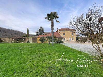 Maison - 310 m² - 11 pièces