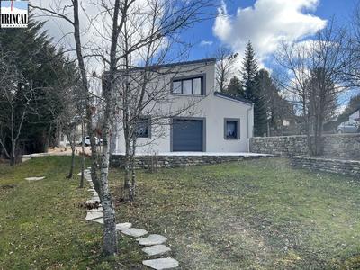 Maison traditionnelle - 136 m² - 4 pièces