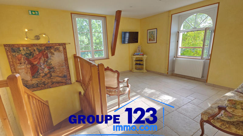 Maison - 382 m² - 10 pièces