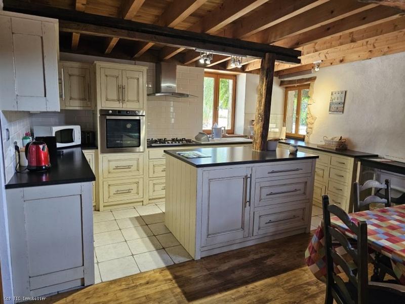 Maison en pierre - 140 m² - 9 pièces