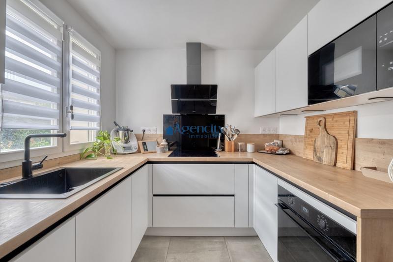 Maison - 90 m² - 5 pièces