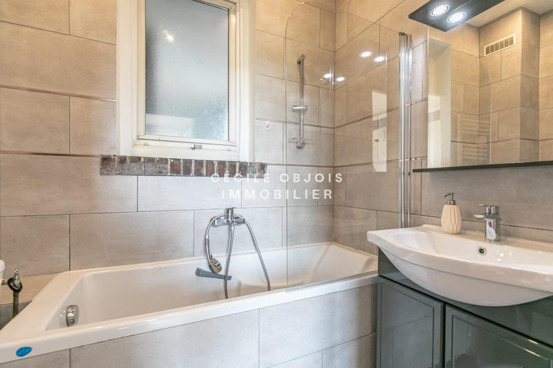 Maison - 224 m² - 10 pièces