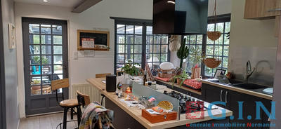 Maison - 220 m² - 9 pièces