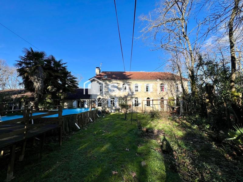 Maison - 380 m² - 10 pièces