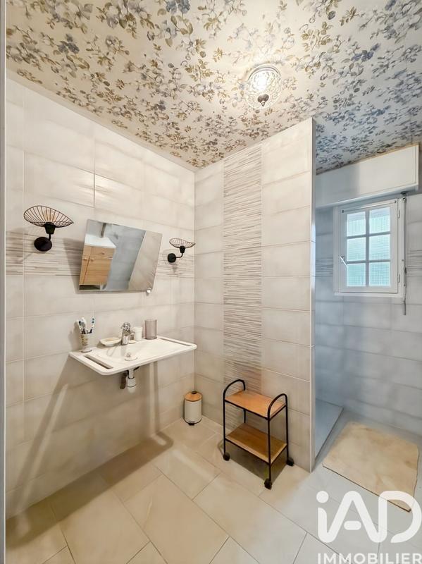 Maison - 220 m² - 10 pièces