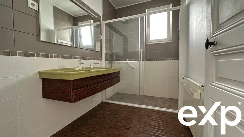 Villa - 75 m² - 8 pièces