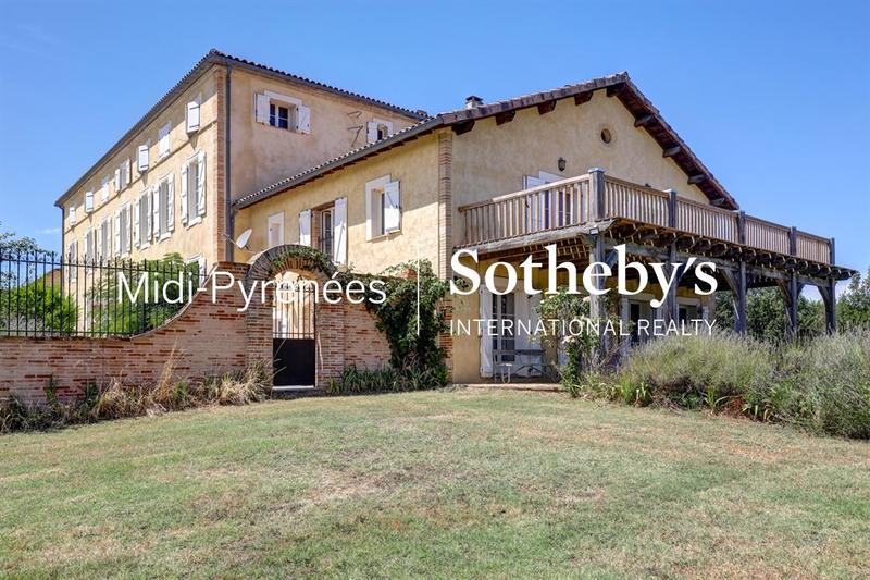 Maison de maîtres - 728 m² - 18 pièces