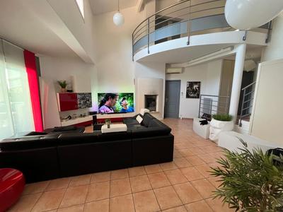 Maison - 208 m² - 5 pièces