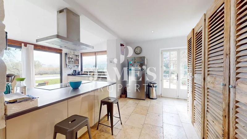 Maison - 450 m² - 13 pièces