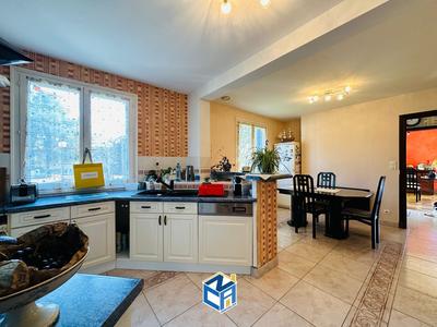 Maison - 214 m² - 9 pièces