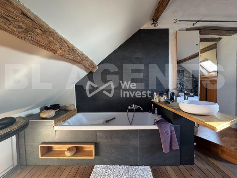 Maison - 225 m² - 7 pièces