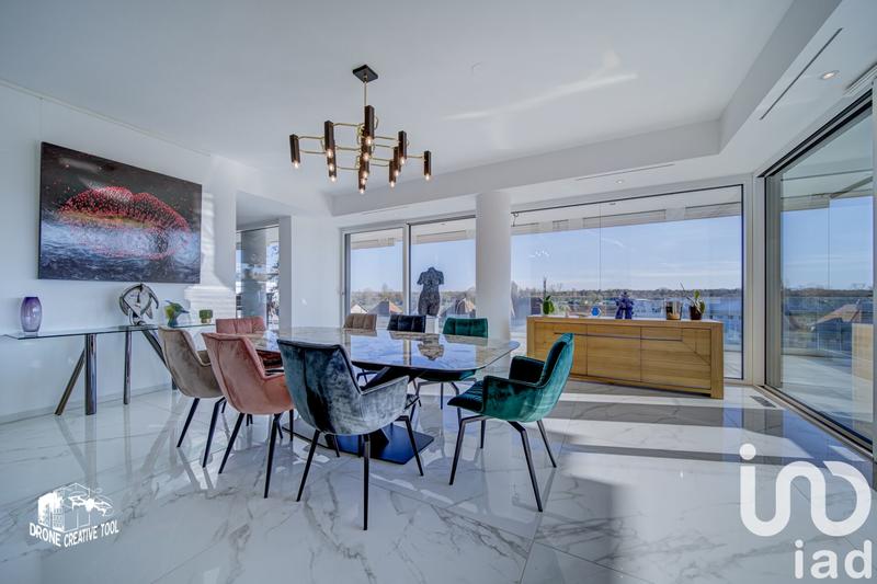 Appartement - 222 m² - 8 pièces