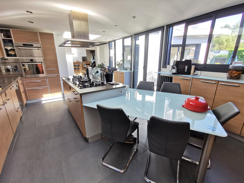 Maison - 205 m² - 6 pièces