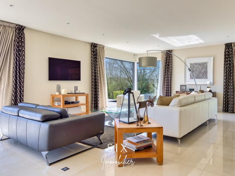 Maison - 270 m² - 9 pièces