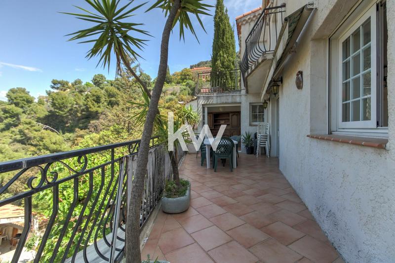 Maison traditionnelle - 217 m² - 9 pièces