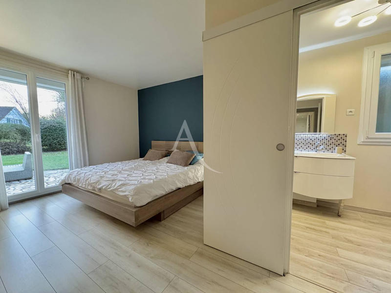 Maison - 213 m² - 9 pièces