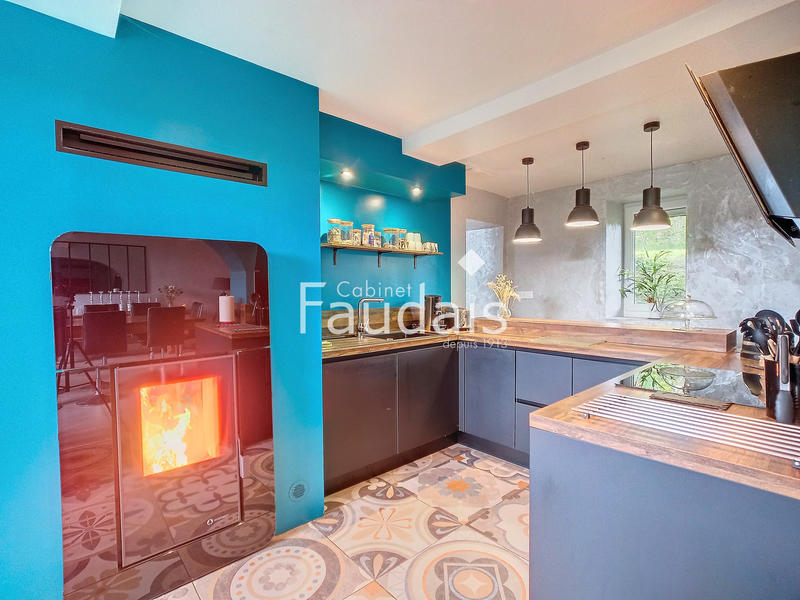 Maison - 182 m² - 9 pièces