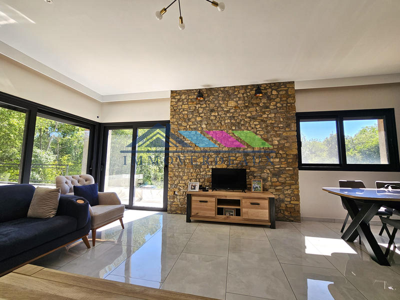 Maison - 210 m² - 6 pièces