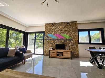 Maison - 210 m² - 6 pièces