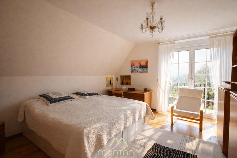 Maison - 216 m² - 9 pièces